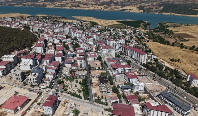 Pazarcık’ta yol yenileme çalışmaları tüm hızıyla devam ediyor