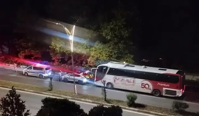 Polis Aracına Çarpan Yolcu Otobüsü Şoförü Alkollü Çıktı