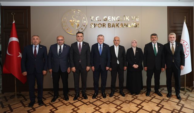AK Parti Kahramanmaraş Heyeti Bakan Bak ile bir araya geldi