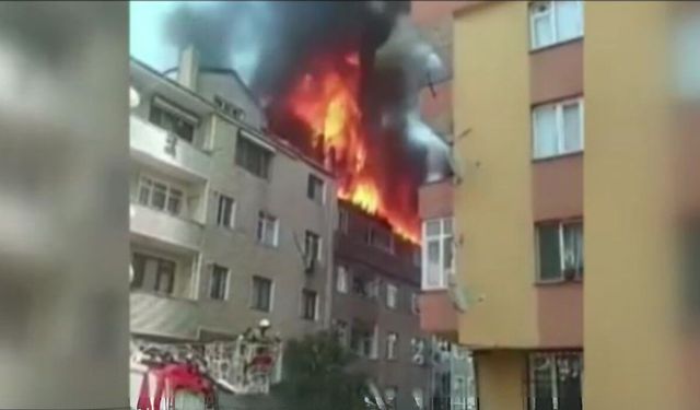4 katlı binanın çatısında korkutan yangın!