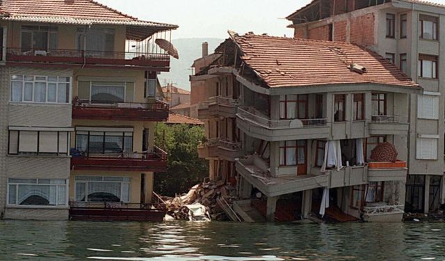 17 Ağustos Gölcük depremi kaç büyüklüğündeydi, kaç saniye sürdü, saat kaçta nerede oldu, kaç kişi öldü?