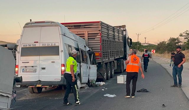 Malatya'da minibüs ile TIR çarpıştı; 18 yaralı