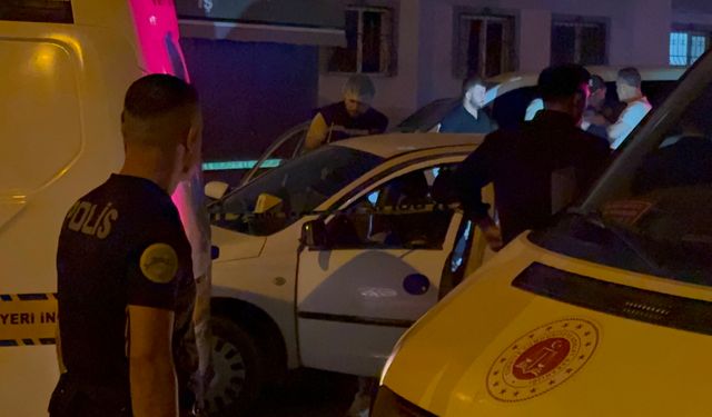 Otomobilde silahla başlarından vurulan kadın öldü, erkek yaralandı