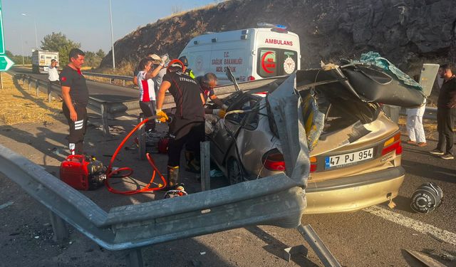 Takla atan otomobil, çelik bariyerlere çarptı: 1 ölü, 1 ağır yaralı