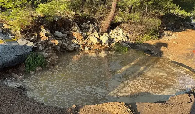 Ana su isale hattı pattı, tonlarca su boşa aktı