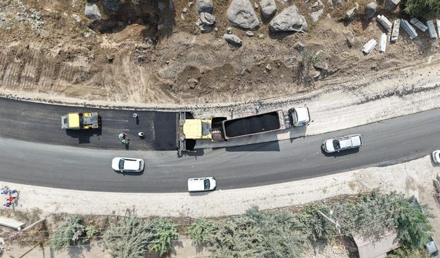 Andırın'da ulaşım konforu artıyor! 5 kilometrelik güzergahta sıcak asfalt mesaisi