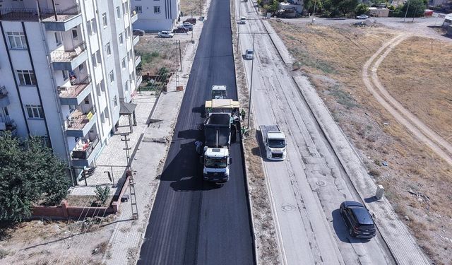 Kahramanmaraş'ta Yeni haftada 17 noktada sıcak asfalt serimi