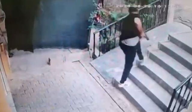 Çocuk kavgası sonrası dehş*t: Kapıdan çıkar çıkmaz silahını çekti