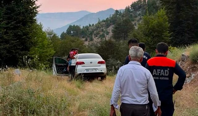 Kahramanmaraş’ta araçta mahsur kalan baba ve kızı kurtarıldı