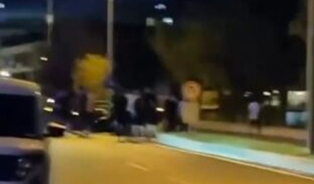 Beylikdüzü'nde Kavşakta Korkunç Çarpışma! Motosikletteki İki Kişi Savruldu