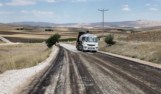 Elbistan'da 10 kilometrelik yol asfaltlanıyor!