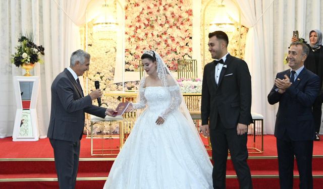 Kahramanmaraş Valisi Ünlüer, şehit kızının en mutlu gününde yanında oldu