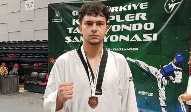 Kahramanmaraşlı Efe Doğan Türkiye üçüncüsü oldu