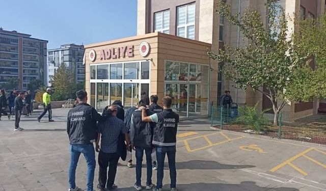 Kahramanmaraş'ta 13 yıl hapis cezalı 2 firari kıskıvrak yakalandı