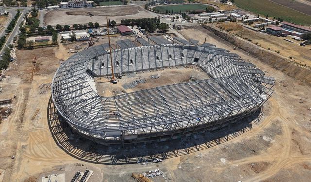 Kahramanmaraş’ta 2 milyar liralık yeni stadyumda sona doğru!