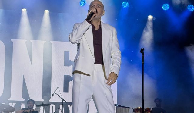Kahramanmaraş’ta 30 Ağustos coşkusu: Soner Sarıkabadayı sahne aldı