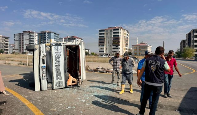 Kahramanmaraş’ta kamyon ile minibüs çarpıştı: 2 yaralı