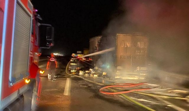 Kahramanmaraş'ta madeni yağ yüklü tır yandı