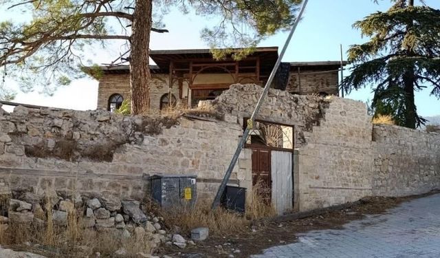Kahramanmaraş'ta tarihi yapılar yok olma tehlikesiyle karşı karşıya