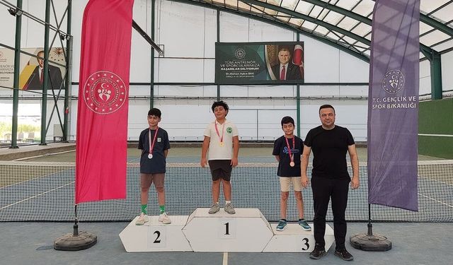 Kahramanmaraş'ta tenis şöleni! 56 sporcu madalya için yarıştı