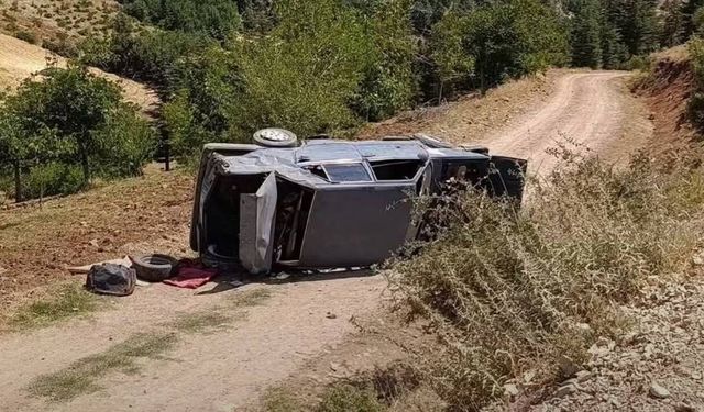 Kahramanmaraş'ta üst yoldan alt yola uçan araçta 2 kişi yaralandı