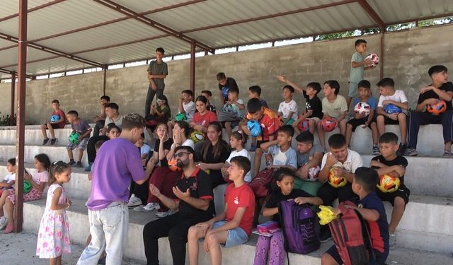 Kahramanmaraş’tan yola çıktılar, Osmaniye’de çocukların yüzünü güldürdüler