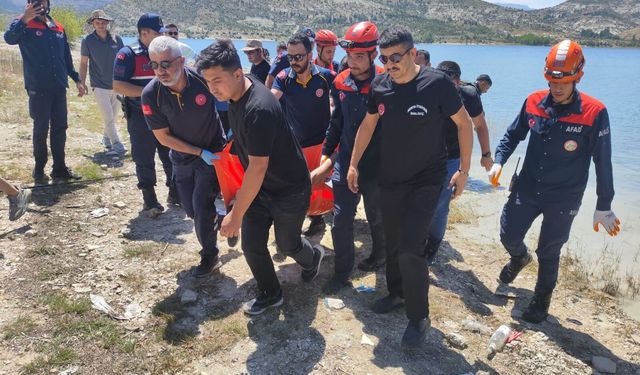 Konya'da yemleme botunu kurtarmak isterken can verdi