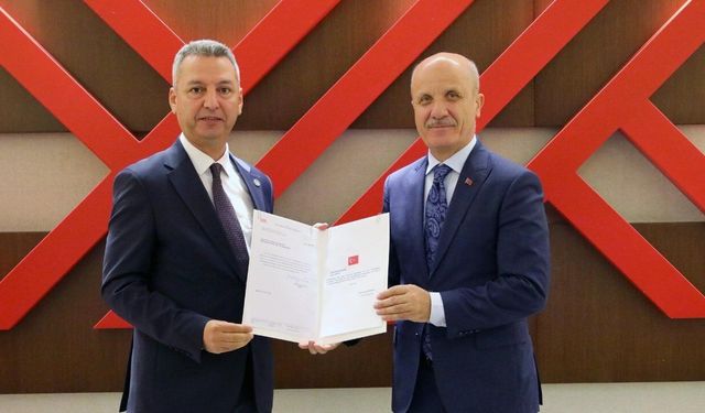 KSÜ Rektörü Okumuş atama belgesini aldı!