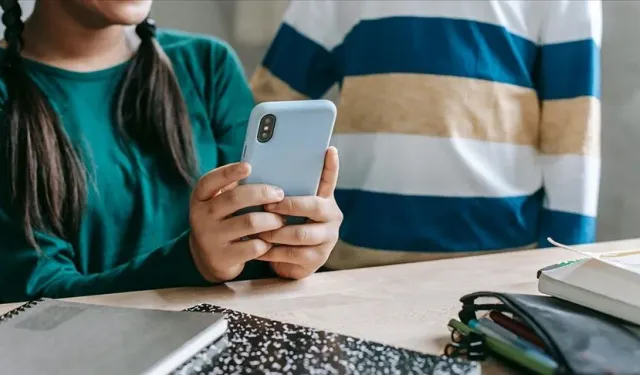 Liselerde cep telefonu yasaklandı