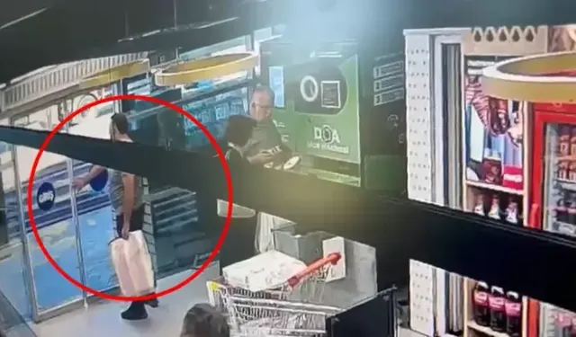 Markete alışveriş için girdi, 440 paket sigarayı çantasına doldurdu