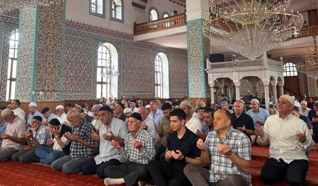 Marmara ve Kahramanmaraş deprem şehitleri dualarla yad edildi
