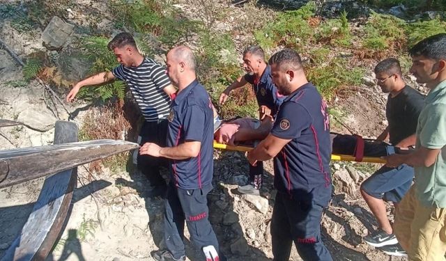 Osmaniye'de iş makinesi devrildi operatör yaralandı