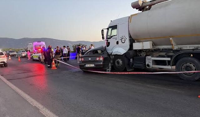 Tankerin altında kalan otomobildeki çift öldü