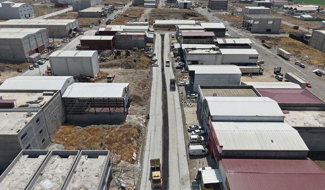 Kahramanmaraş Yeni Sanayi Sitesi’nde 3 sokakta asfalt çalışması başladı