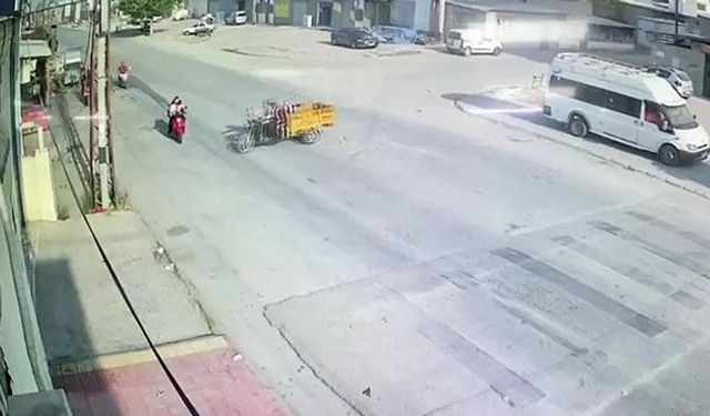 Adana’da ehliyetsiz sürücü anneye çarptı