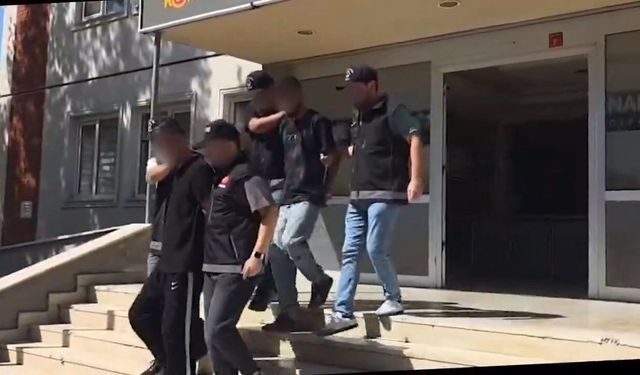 Midelerinden uyuşturucu taşıyan 2 şüpheli tutuklandı