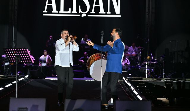 Alişan Sevilen Şarkılarıyla Kahramanmaraş’ta Sahne Aldı