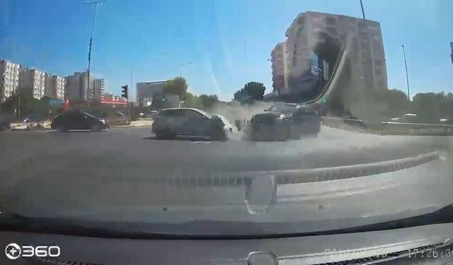 Aydın’da Kırmızı Işıkta Zincirleme Kaza! 3 Kişi Yaralandı