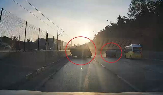 Bursa’da Hafif Ticari Araç Otomobilin Üzerine Devrildi