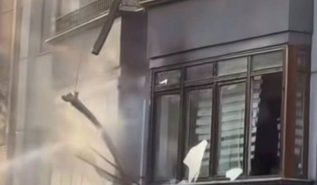 Elektrikli araç şarj istasyonunda çıkan yangın daireye sıçradı
