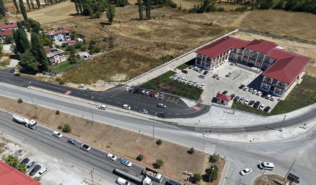 Göksun'da 4 bin metrekarelik alanda asfalt çalışması