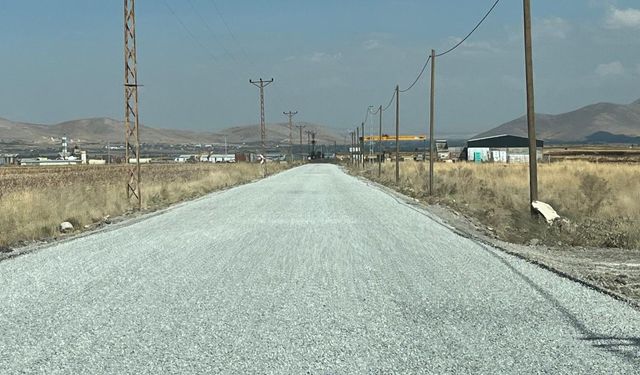 Göksun’da mahalleleri birbirine bağlayan yol yenilendi