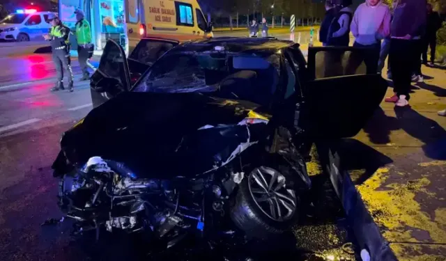 İki otomobil çarpıştı: 2’si ağır 11 yaralı