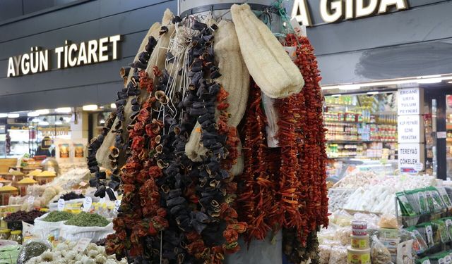 Kahramanmaraş Biberi Sivas Pazarında Kışlık Hazırlığın Gözdesi Oldu