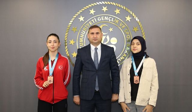 Kahramanmaraşlı karateciler uluslararası şampiyonada kürsüde