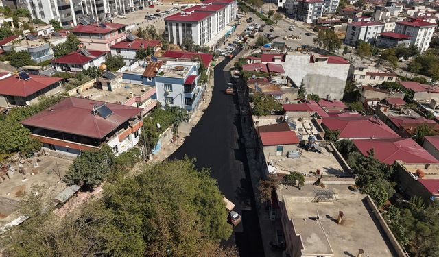 Kahramanmaraş’ta altyapı sonrası bozulan yol sıcak asfaltla kaplanıyor
