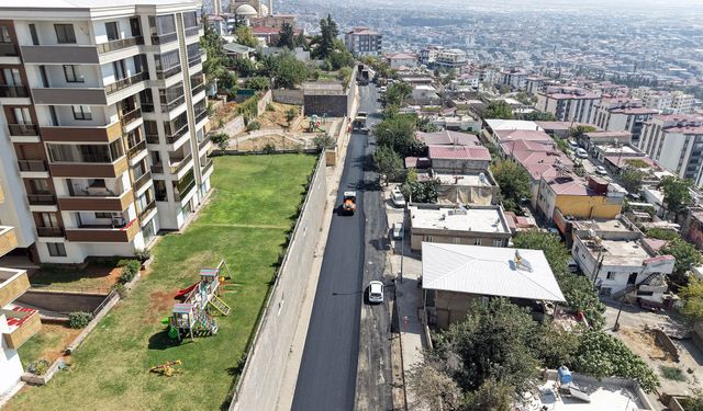 Kahramanmaraş’ta asfalt seferberliği: Kâtip Çelebi Caddesi yenileniyor