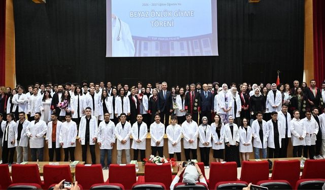 Kahramanmaraş’ta geleceğin doktorları ilk önlüklerini giydi