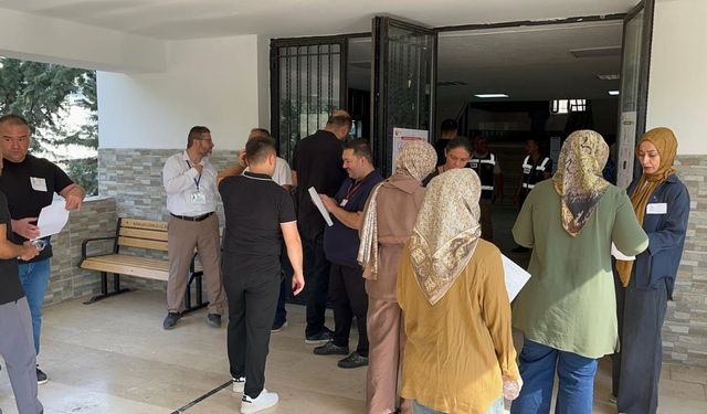 Kahramanmaraş’ta KPSS heyecanı! Adaylar salonları doldurdu, aileler okul önünde bekledi