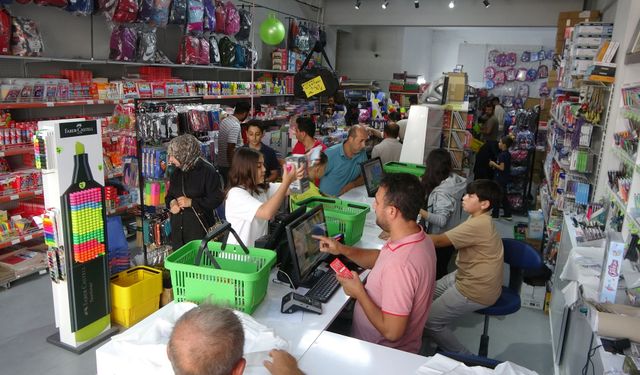 Kahramanmaraş'ta okullar açılıyor, kırtasiyelerde hareketlilik başladı